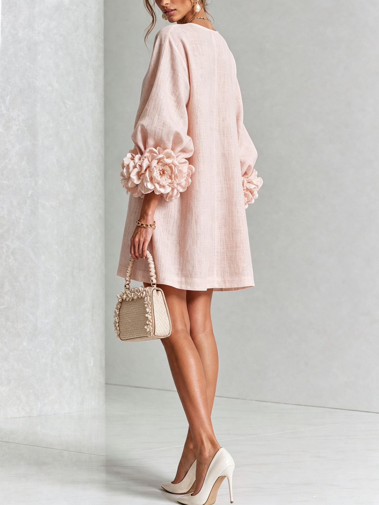 Noemi | Vestido de lino con puños de rosas, Rosa